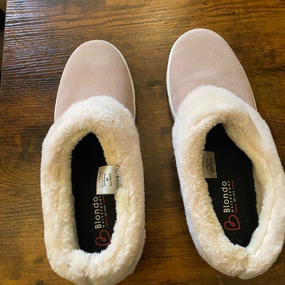 !Blondo Suri Slip On Suede Sneaker 8 - Picture 9 of 10